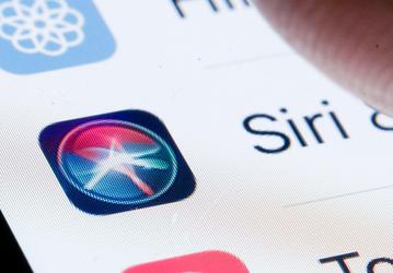 Siri не может правильно посчитать возраст владельца. ИИ ошибается, так как не учитывает дату