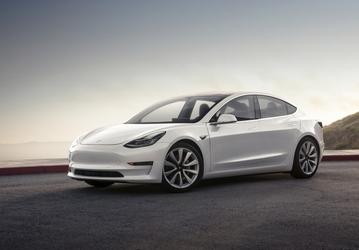 Большая партия Tesla Model 3 отзывается из-за проблем с камерой заднего вида