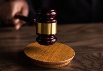 У Apple проблемы: продажи iPhone могут запретить в ряде стран