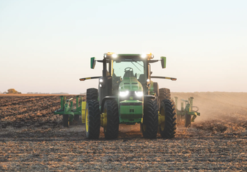 Беспилотные тракторы John Deere поступят в продажу уже осенью