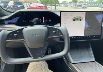 Руль вместо штурвала для Tesla Model S стоит от 2300 до 3500 долларов