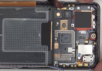 Xiaomi 12 Pro получил 6,5/10 за ремонтопригодность: разборка показала смартфон изнутри
