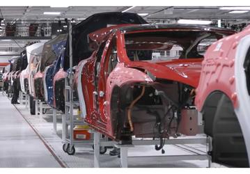 На «потогонном» заводе Tesla скончался сотрудник