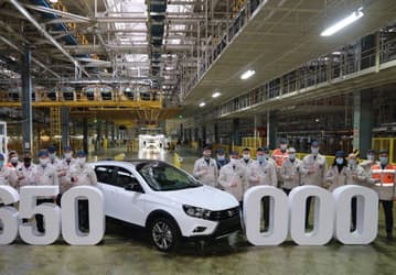Самый продаваемый автомобиль в России: завод Lada Ижевск выпустил юбилейную 650-тысячную Lada Vesta
