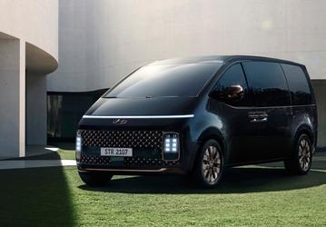 Футуристичный минивэн Hyundai Staria выходит в России: подробности о двигателях и версиях