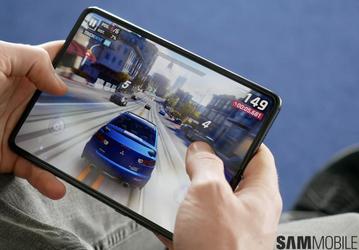 Смартфон Samsung Galaxy Fold 5G получил обновление Android 12