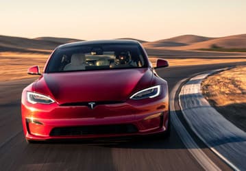 Tesla Model S стала первым электромобилем, который проехал 1210 км без подзарядки
