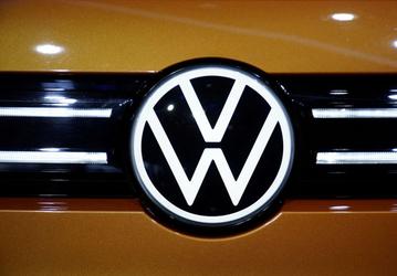 В 2021 году продажи автомобилей VW упали до 10-летнего минимума, а для BMW год был рекордно хорош
