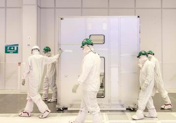Компания Intel привезла первую машину для линии по производству микросхем на Fab 34 в Ирландии