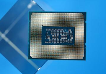 Разогнанный 4-ядерный Core i3-12100F за 100 долларов обходит 6-ядерный Ryzen 5 5600X и даже флагманский 10-ядерный Core i9-10900K в играх