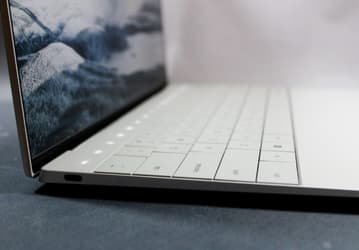 Необычный ноутбук без отдельного тачпада и с аналогом Apple Touch Bar. Представлен Dell XPS 13 Plus