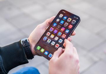 Завод iPhone, закрытый из-за массового отравления, протестов и антисанитарии, снова начал свою работу