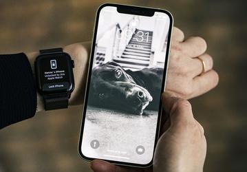 «Купленные Apple Watch ради этой функции быстро становятся бесполезными»: iOS 15.4 поддерживает распознавание лица в маске для разблокировки iPhone