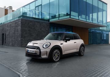 Официально: в России начали принимать заказы на электрический Mini Cooper SE