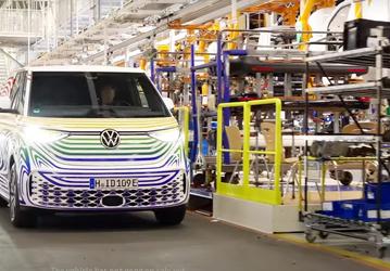 Видео дня: электромобили Volkswagen ID.Buzz покидают заводской конвейер