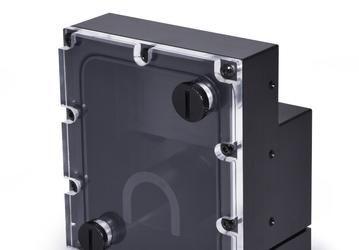 Резервуар Alphacool ES 4U рассчитан на установку помпы D5