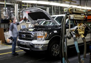 Из-за нехватки микросхем Ford приостановит или сократит производство на восьми заводах 