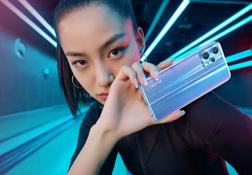 Меняющий цвет смартфон Realme 9 Pro+ поступает в продажу. Завтра его можно будет купить в России, а пока что новинка доступна в Индии