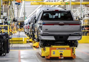 Заводы Ford продолжают простаивать из-за нехватки микросхем