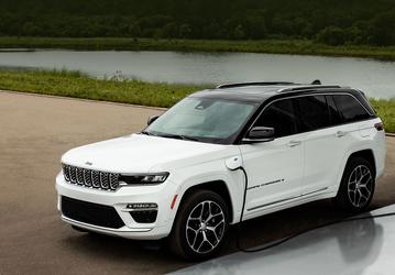Гибридный Jeep Grand Cherokee 4xe поступил в продажу