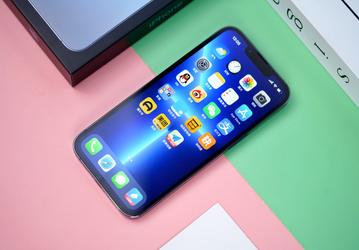 Камера iPhone 14 не будет сильно выступать, смартфон получит «маленькую чёлку»