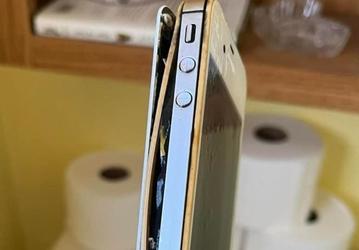 iPhone провёл в рабочем унитазе 10 лет и остался в довольно хорошем состоянии
