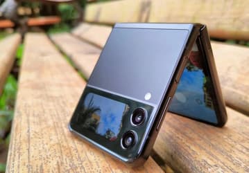 Samsung Galaxy Z Flip4 ещё не вышел, а у него уже наметился сильный конкурент. Oppo готовит первую гибкую раскладушку