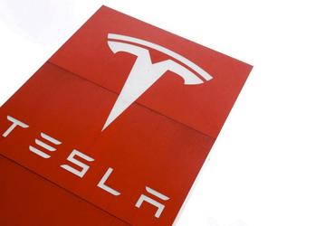 Tesla отзывает 26 681 электромобиль из-за программной ошибки, связанной с обогревом лобового стекла