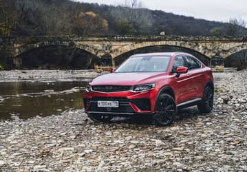 Выбран лучший китайский автомобиль в России 2021/2022. Второй год подряд им оказывается купе-кроссовер Geely Tugella