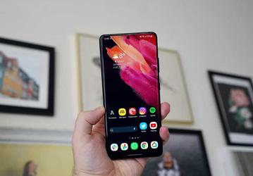 Samsung признала свою ошибку с полосой на экране новых Galaxy S22 Ultra