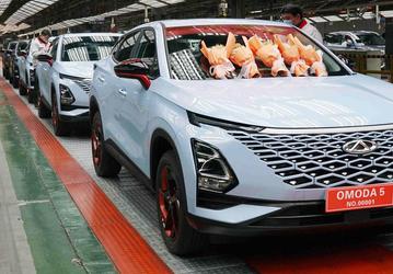 Футуристичный Chery Omoda 5 оценили в 16 000 долларов. Новые кроссоверы уже сходят с конвейеров