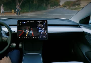 Машины Tesla продолжают страдать от «фантомных торможений», но NHTSA уже начало расследование
