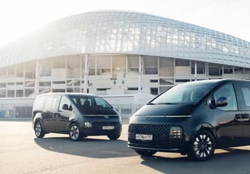 Футуристичный полноприводный минивэн Hyundai Staria приехал в Россию: цены и комплектации