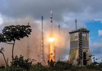 SpaceX теряет спутники из-за геомагнитной бури, а OneWeb успешно выводит на орбиту 34 аппарата. У конкурента SpaceX выведено уже 66% от общего числа запланированной группировки