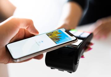 Карты ряда российских банков перестают работать с Apple Pay и Google Pay