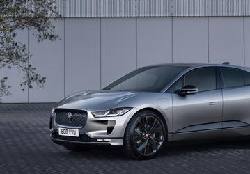 Опция Black Pack для Jaguar I-Pace включает 22-дюймовые диски, спойлер, пневматическую подвеску и поддержку Amazon Alexa