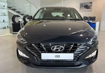 В России начали продавать хетчбэки и универсалы Hyundai i30. Цены начинаются от 1,9 млн рублей за версию с «автоматом»