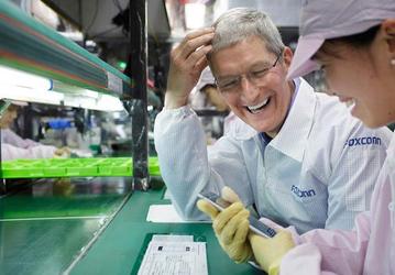 Всем на сборку. Крупнейший завод Foxconn набирает на производство iPhone сельских жителей и мелких чиновников