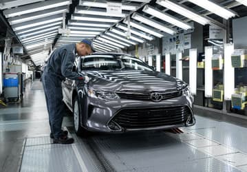 НАМИ не будет выкупать российские активы Toyota, а решение о дальнейшей судьбе завода Mercedes примут до конца года