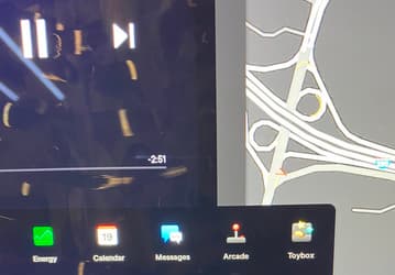 В автомобилях Tesla наконец-то может появиться Apple Music