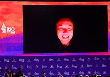 «На вашем месте я был бы осторожен с желаниями», — Илон Маск ответил тем, кто хочет быть им, и заявил, что работает без остановки
