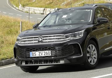 Это Volkswagen Tiguan следующего поколения. Новинку без камуфляжа увидели на дорогах общего пользования