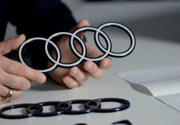 Audi обновила логотип. На машинах он будет доступен в двух вариантах