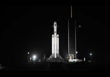 SpaceX запустила ракету Falcon Heavy впервые за три года. На борту – засекреченный военный спутник и исследовательский микроспутник TETRA-1