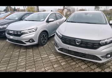 Такой Logan мог бы продаваться в России. Обновлённый Renault Logan третьего поколения впервые засняли на дилерской площадке