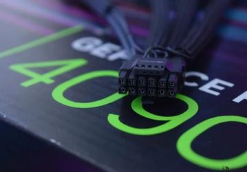 Теперь понятно, в чём причина возгораний и оплавлений разъёмов питания у GeForce RTX 4090. Всё дело в разных кабелях