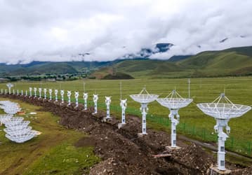 В Китае собрали самый большой радиотелескоп для наблюдений за Солнцем. Он состоит из 313 параболических антенн