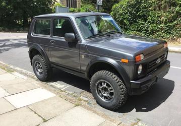 В Великобритании продают последнюю новую Lada Niva. За неё просят почти 27 000 долларов