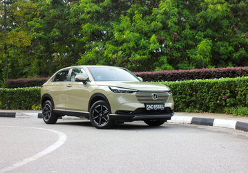 В России впервые появился кроссовер Honda Vezel. Цена в максимальной комплектации составляет 2,2 млн рублей