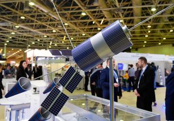 Роскосмос собирается изготавливать каждый день по спутнику